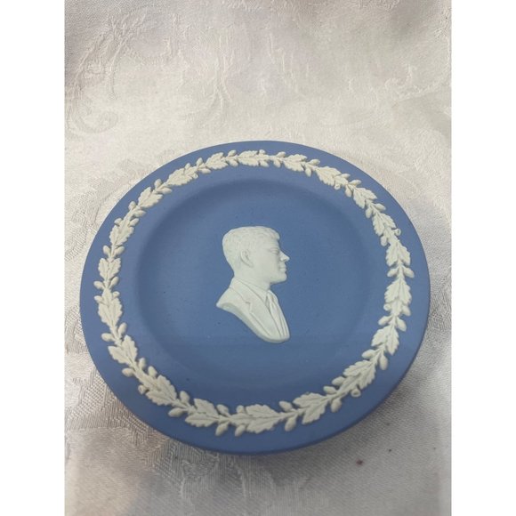 Wedgwood Blue and White Ceramic Plates - Picture 2 of 8